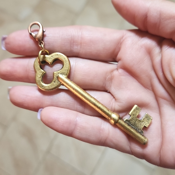 Anthropologie Accessories - Anthropologie Brass Scalloped Key Charm RARE